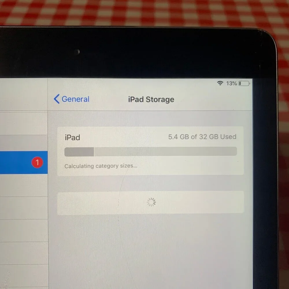 Apple iPad Air 1st Gen. (A1474) 32GB - Gray (Wi-Fi Only) 9.7